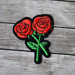 Термонаклейка с вышивкой "Две красные розы"