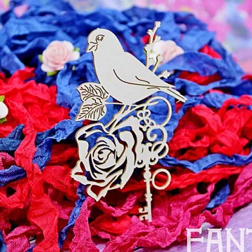 Украшение из чипборда "Птичка на розах" (Fantasy)