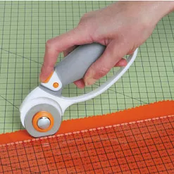 Нож дисковый Softgrip с ручкой, с титановым лезвием 4,5 см (Fiskars)