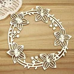 Украшение из чипборда "Венок с цветами и ягодами 4" (Просто небо) Украшение из чипборда "Венок с цветами и ягодами 4" (Просто небо)