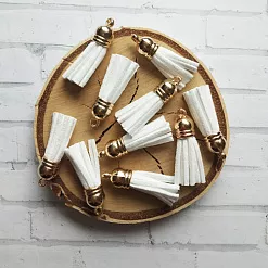 Набор украшений "Кисточки белые с золотым колпачком"