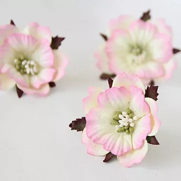 Цветок пиона "Светло-розовый с молочным" (Craft)