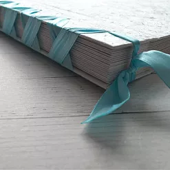 Альбом 25х25 см белый, на голубой ленте. Ручная работа (ScrapMania)