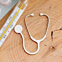 Украшение из чипборда "Стетоскоп" (ScrapКрым) Украшение из чипборда "Стетоскоп" (ScrapКрым)