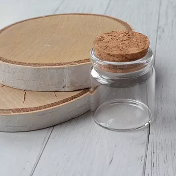 Стеклянная бутылочка с пробковой крышкой, высота 4 см