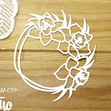 Украшение из чипборда "Рамка с нарциссами" (Просто небо)