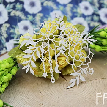 Украшение из чипборда "Цветочный венок с подвесками 1619" (Fantasy)