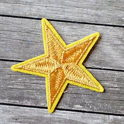 Термонаклейка с вышивкой "Золотая звезда"