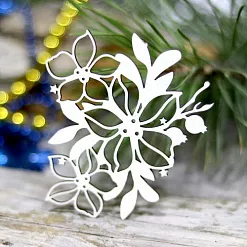 Украшение из чипборда "Букет пуансеттий" (LadyBug) Украшение из чипборда "Букет пуансеттий" (LadyBug)