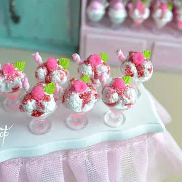 Украшение "Мороженое в креманке" 2х3 см, 1 шт (Югарт)