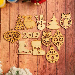 Набор деревянных украшений "Символ года 2019. Праздничные игрушки"