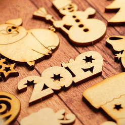 Набор деревянных украшений "Символ года 2019. Праздничные игрушки"